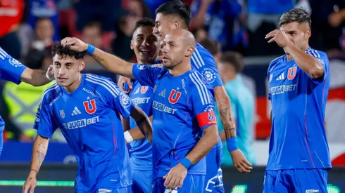 Suplente azul pide camiseta de titular.