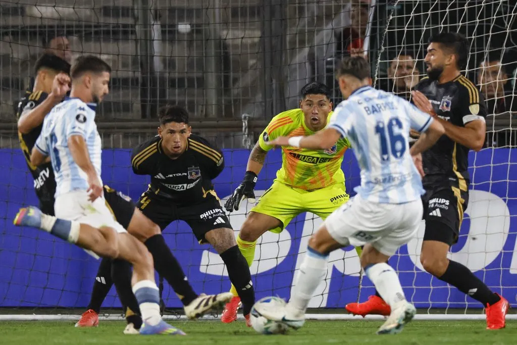 Racing le empató a Colo Colo en los minutos finales en Santiago. (Foto: Andrés Pina/Photosport)