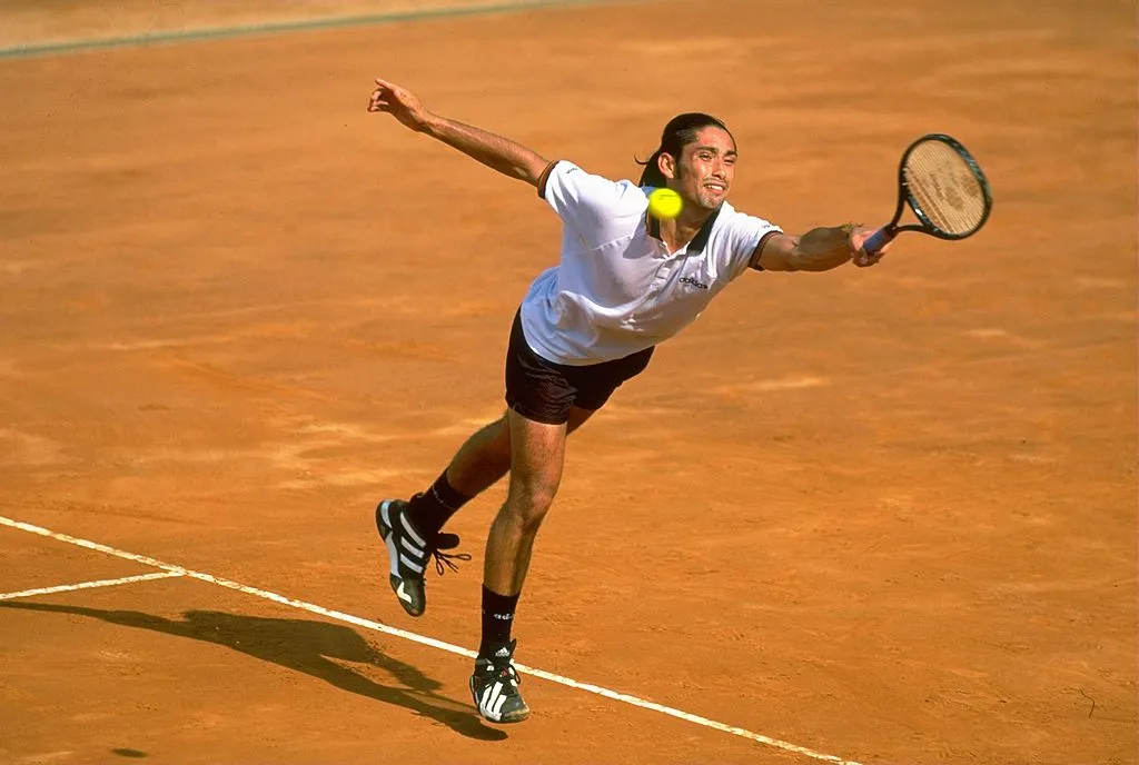 Marcelo Ríos comenzó su camino a la cima al ganar Montecarlo en 1997 (Clive Brunskill/Allsport).