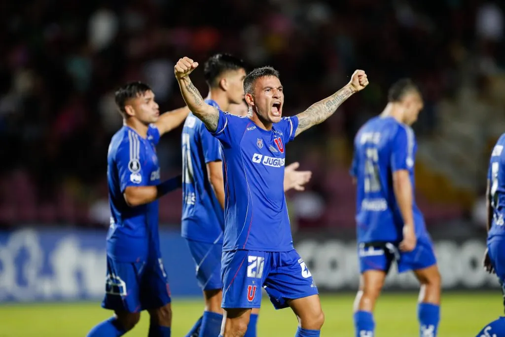 Charles Aránguiz le anotó a Carabobo en Venezuela. Esta noche será titular (Facebook U de Chile).