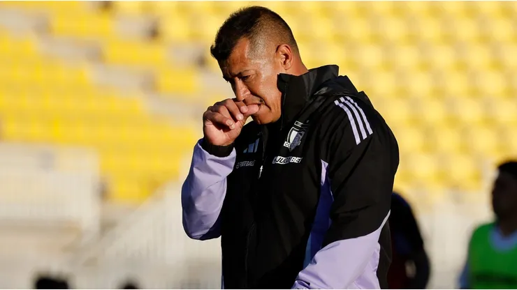 Jorge Almirón tiene las horas contadas en Colo Colo.