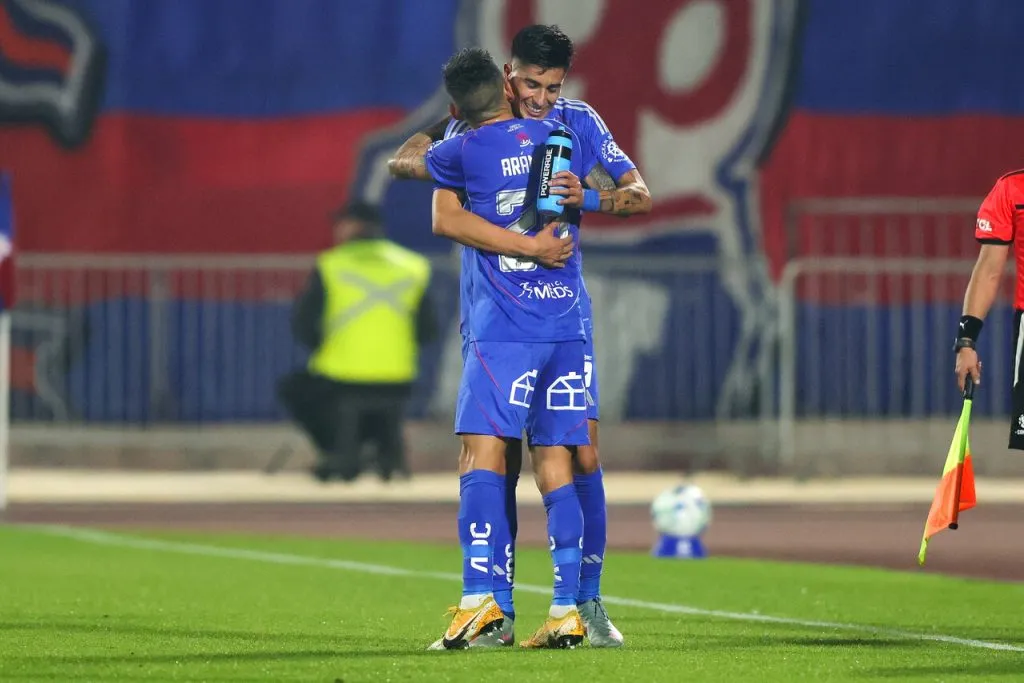 Aránguiz y su diálogo con Sepúlveda | Foto: Photosport