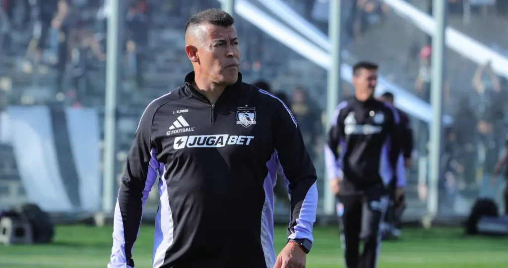 Jorge Almirón tiene la pelota tras ofrecimiento para dejar Colo Colo.