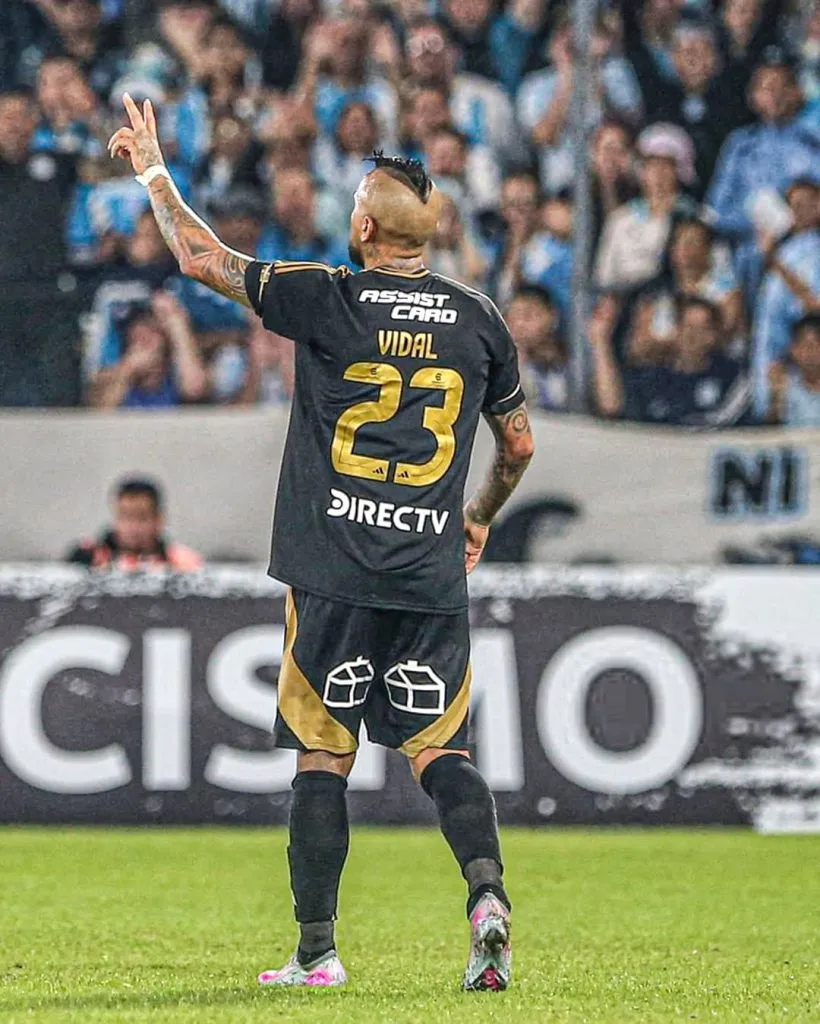 Vidal y el gesto que provocó su expulsión ante Racing | FOTO: Photosport