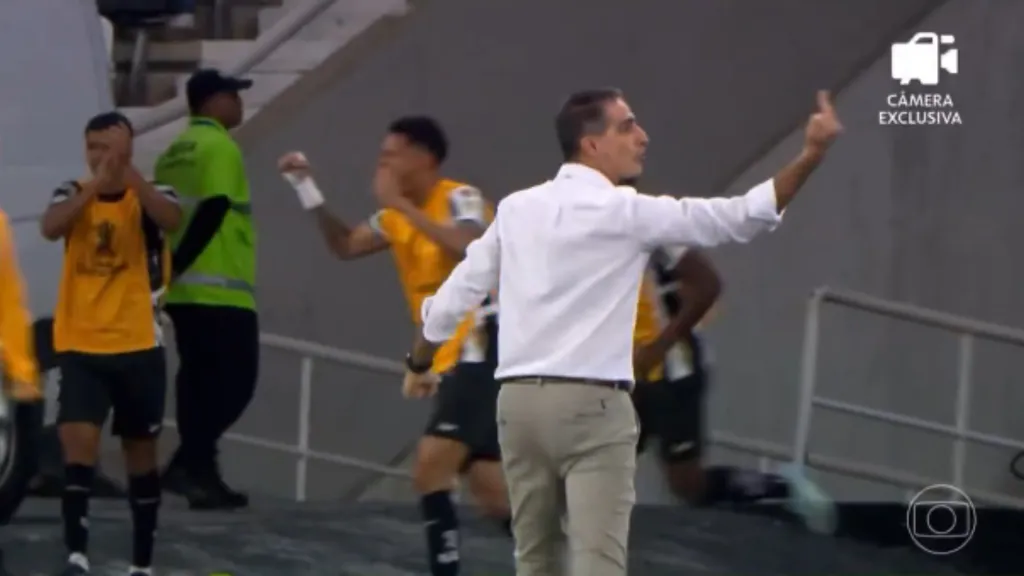Renato Paiva lanzó este polémico gesto contra Estudiantes de La Plata. El DT se prepara para recibir a Universidad de Chile.