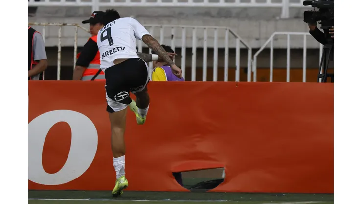 Carlos Gustavo De Luca despedaza a Javier Correa.
