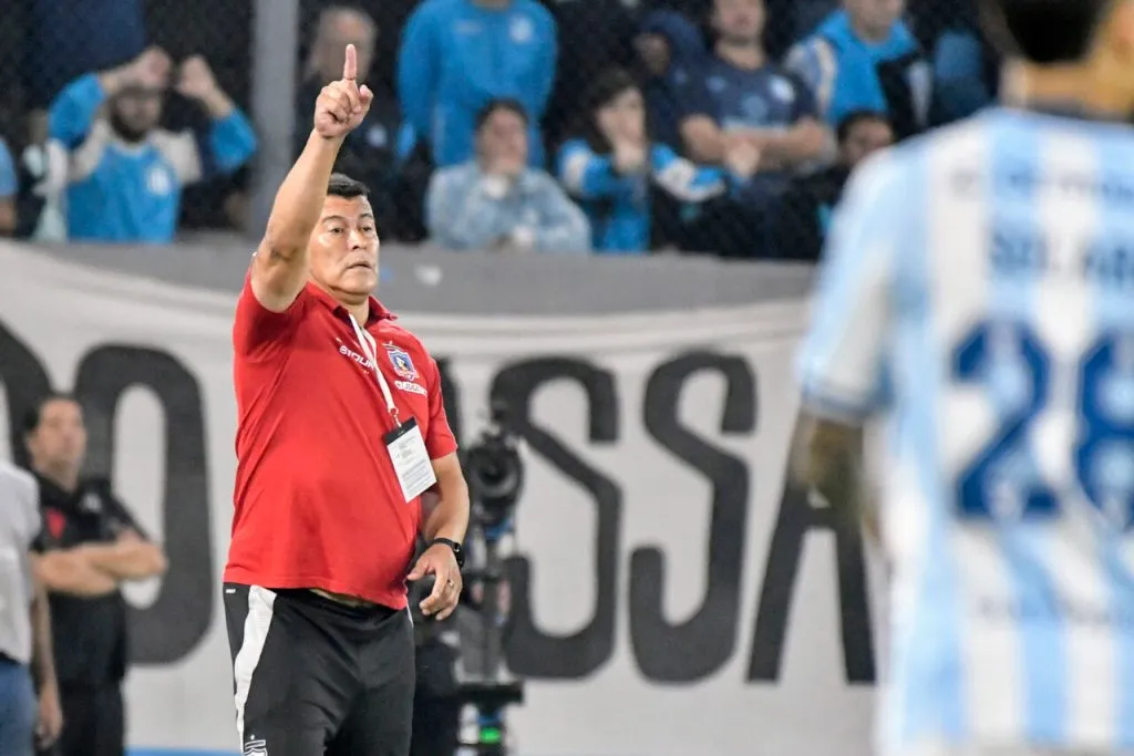 Borghi exculpó a Almirón y apuntó a los jugadores. | Foto: Photosport