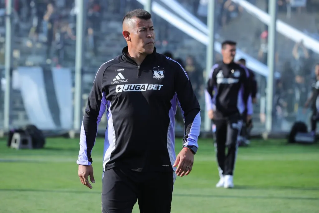 Almirón no da su brazo a torcer en Colo Colo. | Foto: Photosport