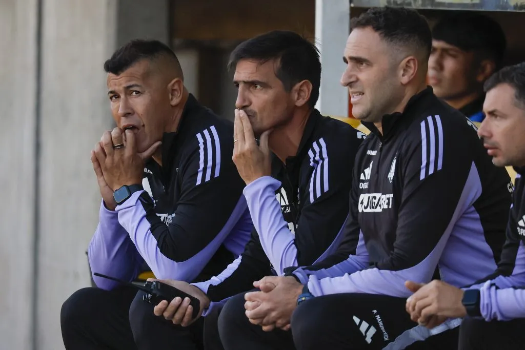 En Colo Colo le habían aumentado el sueldo a Jorge Almirón y su cuerpo técnico. (Foto: Andrés Pina/Photosport)
