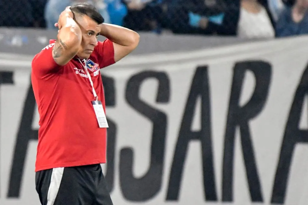 Almirón no piensa resignar dinero. | Foto: Photosport