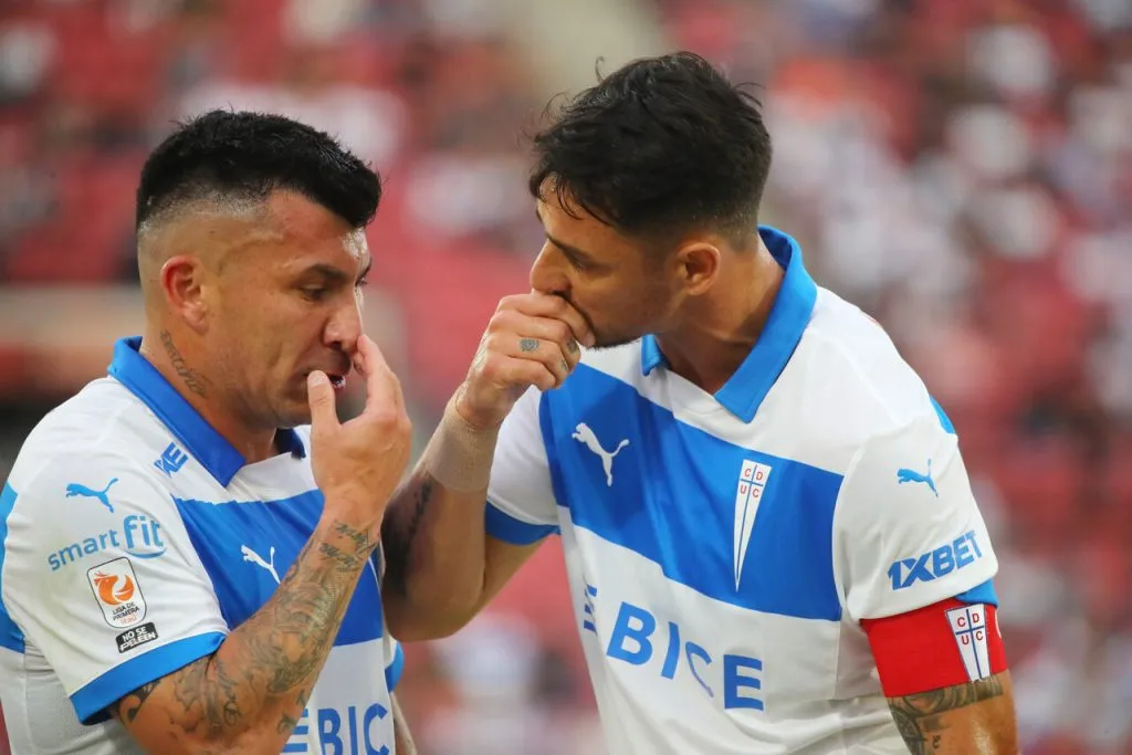 Gary Medel y Fernando Zampedri son titulares en el dibujo de Tiago Nunes en la UC (Photosport).
