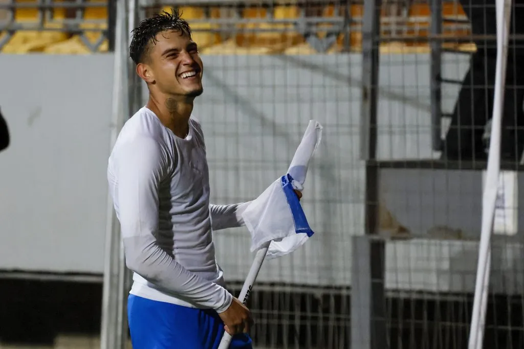 Tiago Nunes sale a respaldar a Jader Gentil. (Foto: Photosport)