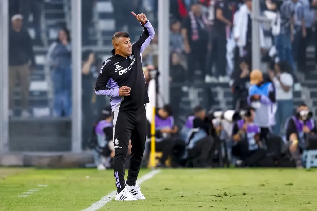 Jorge Almirón hace nuevos movimientos en el equipo de Colo Colo. (Foto: Pepe Alvújar/Photosport)