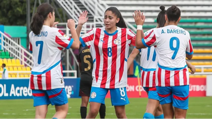 La Selección de Paraguay goleó a Perú y llegó a la cima