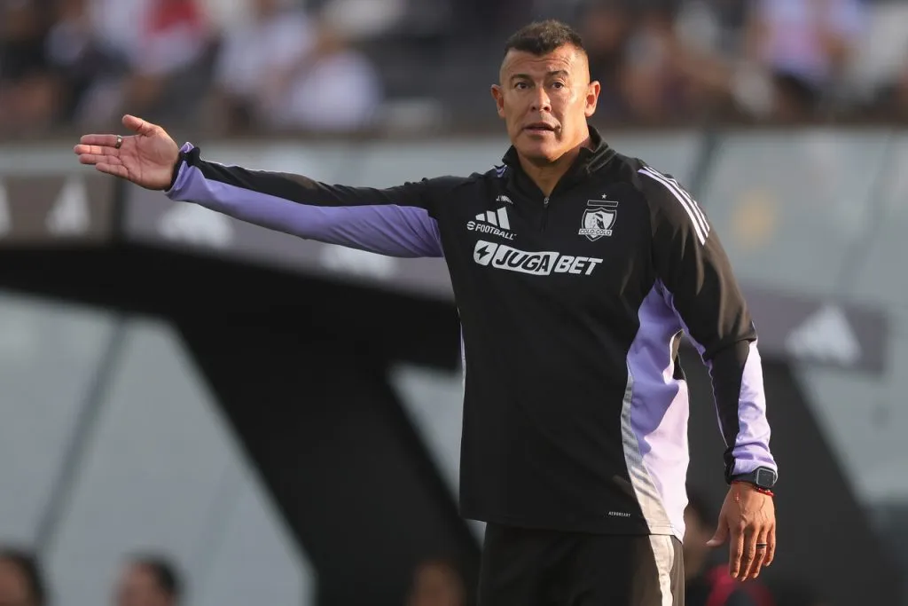 Almirón y una polémica decisión | Foto: Photosport