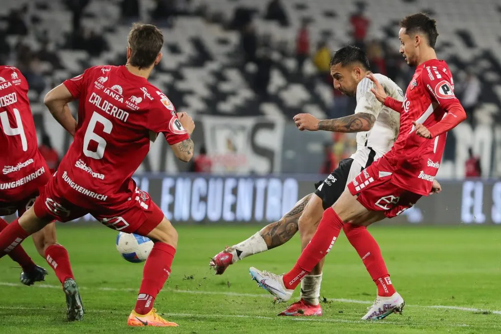 Javier Correa se sacó la mufa ante Ñublense