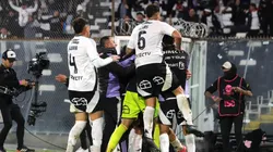 El camarín de Colo Colo sacó la voz por Almirón (Photosport).