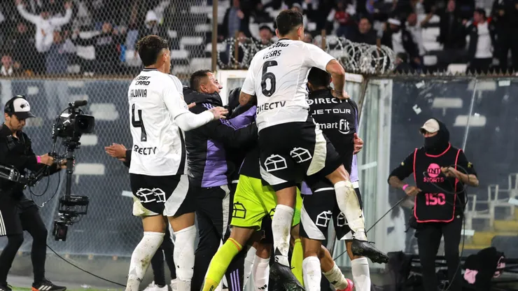 El camarín de Colo Colo sacó la voz por Almirón (Photosport).