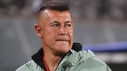 Almirón pasó de ser querido por los hinchas albos a ser duramente criticado.