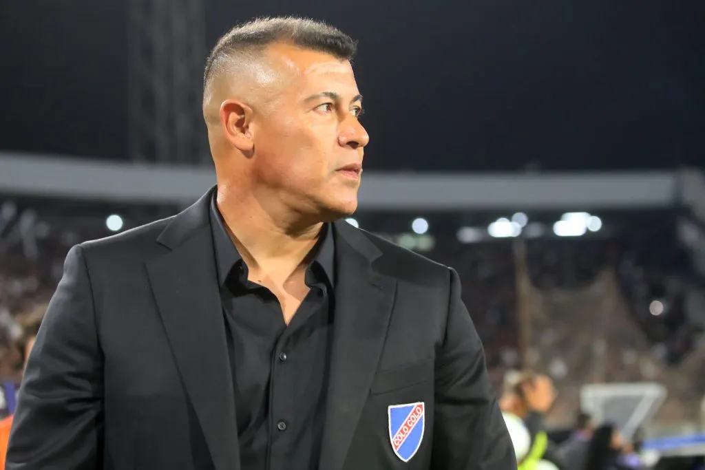 Jorge Almirón quiere 1,5 millones de dólares para su salida de Colo Colo. El DT bajó sus pretensiones a la mitad de lo que le correspondía por contrato. (Foto: Photosport)