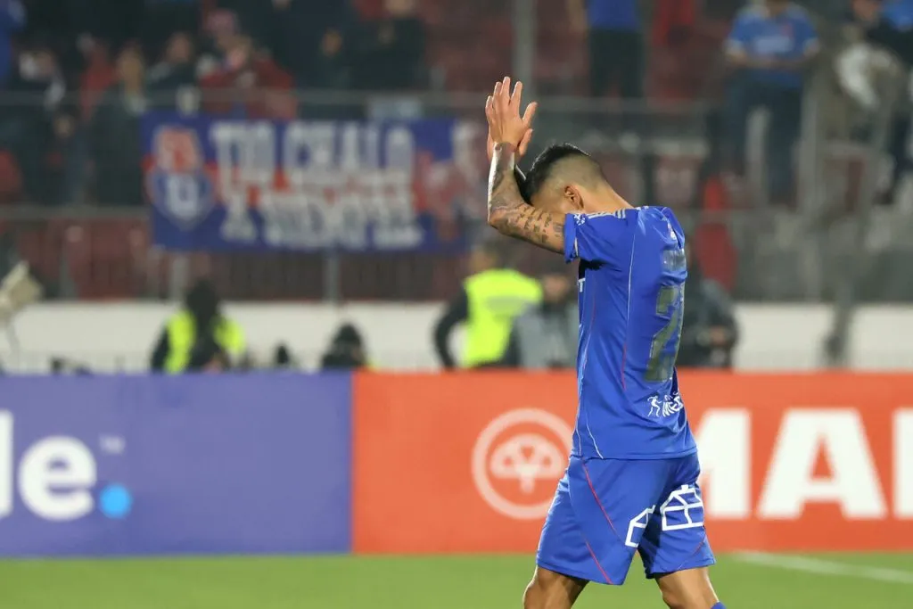 Aránguiz y su agradecimiento al hincha azul | Foto: Photosport