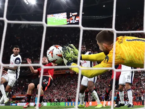 La tapada HEROICA de Vicario al último suspiro que le dio la Europa League al Tottenham