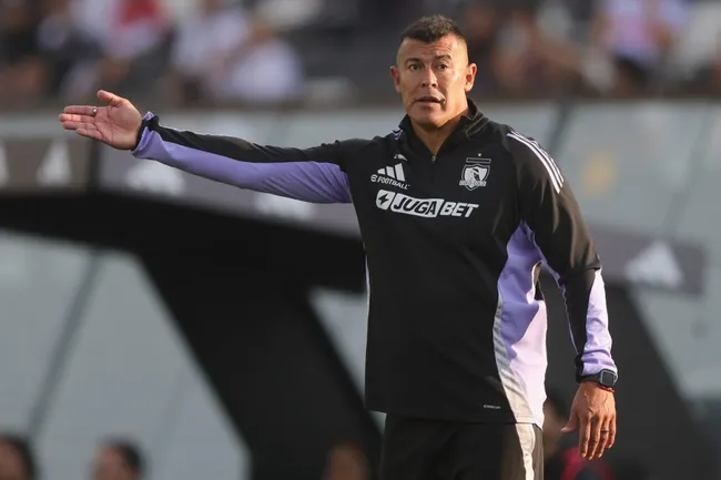 Almirón de momento sigue en Colo Colo | Foto: Photosport