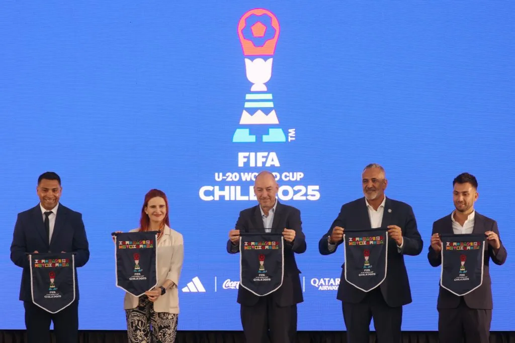 El logo oficial del Mundial Sub 20 Chile 2025. (Foto: Dragomir Yankovic/Photosport)