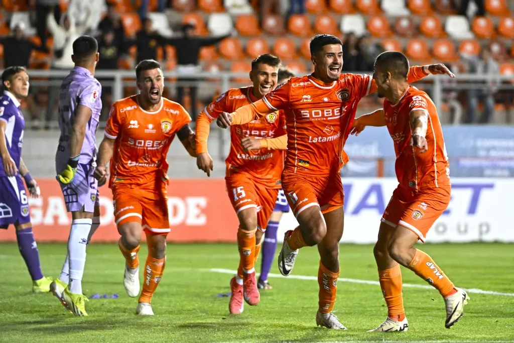 Cobreloa buscará seguir con su juego sólido en Calama ante Deportes Santa Cruz. (Foto: Photosport)
