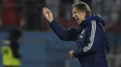 Ricardo Gareca no echa pie atrás en su idea de seguir al mando de la selección.