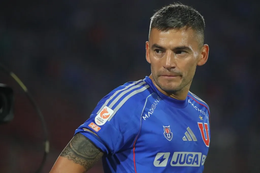 Charles Aránguiz es uno de los seis jugadores de Universidad de Chile que fueron llamados a La Roja.