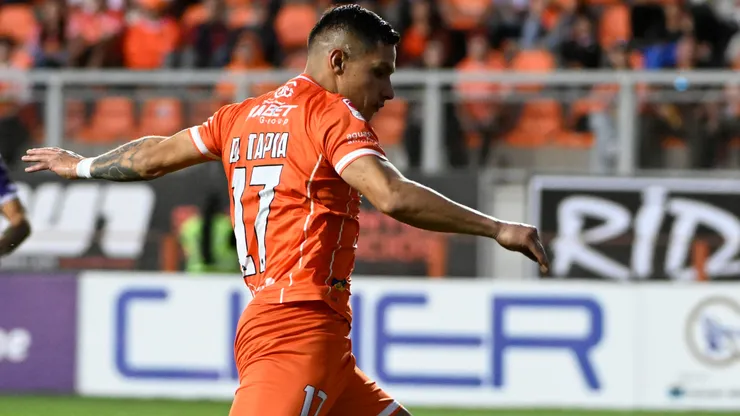 David Tapia sufrió un fuerte golpe en el partido ante Santa Cruz. (Foto: Photosport)