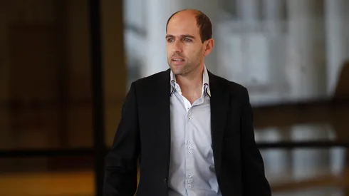 Harold Mayne-Nicholls destruye a Sergio Jadue