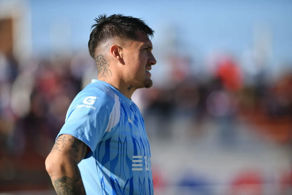 Nicolás Castillo sufrió una preocupante lesión en Santiago City.