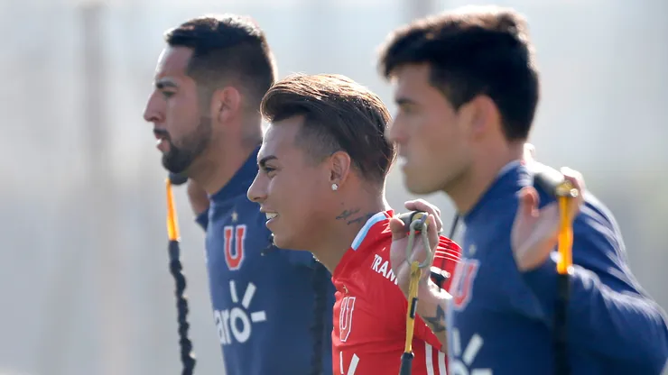 Eduardo Vargas saludo a Universidad de Chile en su aniversario 98.