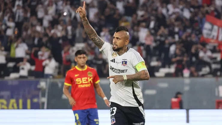 Arturo Vidal lidera la remontada de Colo Colo ante Unión Española.