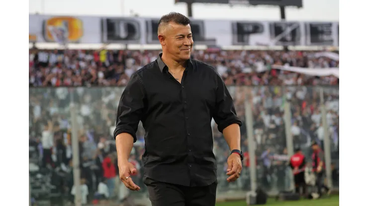 Marcelo Barticciotto cuestionó con fuerza al plantel de Colo Colo por su tardío apoyo hacia Jorge Almirón (Photosport).