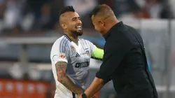 Arturo Vidal festejó junto a Jorge Almirón su regreso al gol en Colo Colo.