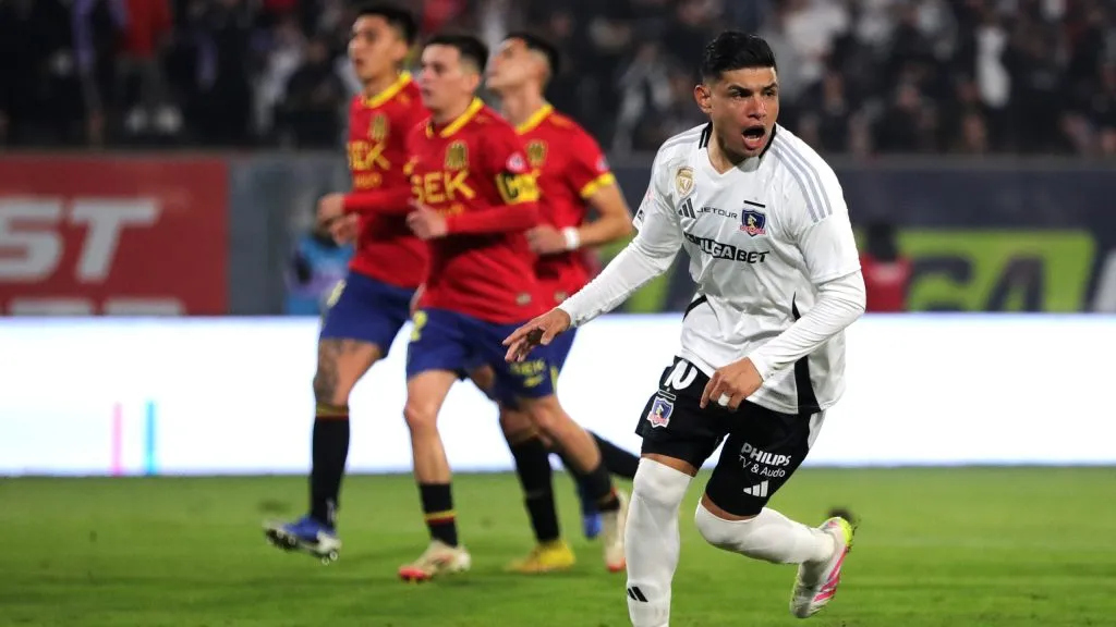 Colo Colo volvió al triunfo y derrotó 4-1 a Unión Española en el Estadio Monumental.