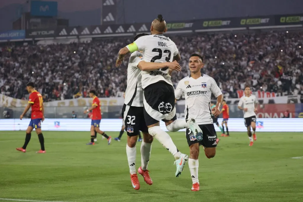 Colo Volo volvió a los abrazos por la Liga de Primera 2025. (Foto: Dragomir Yankovic/Photosport)