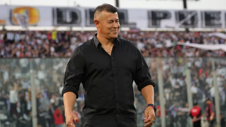 Jorge Almirón por ahora sigue en Colo Colo. (Foto: Photosport)