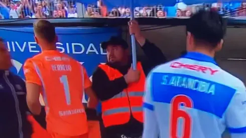 Vicente Bernedo y un par de hinchas "Cruzados" se encararon duramente en Santa Laura.