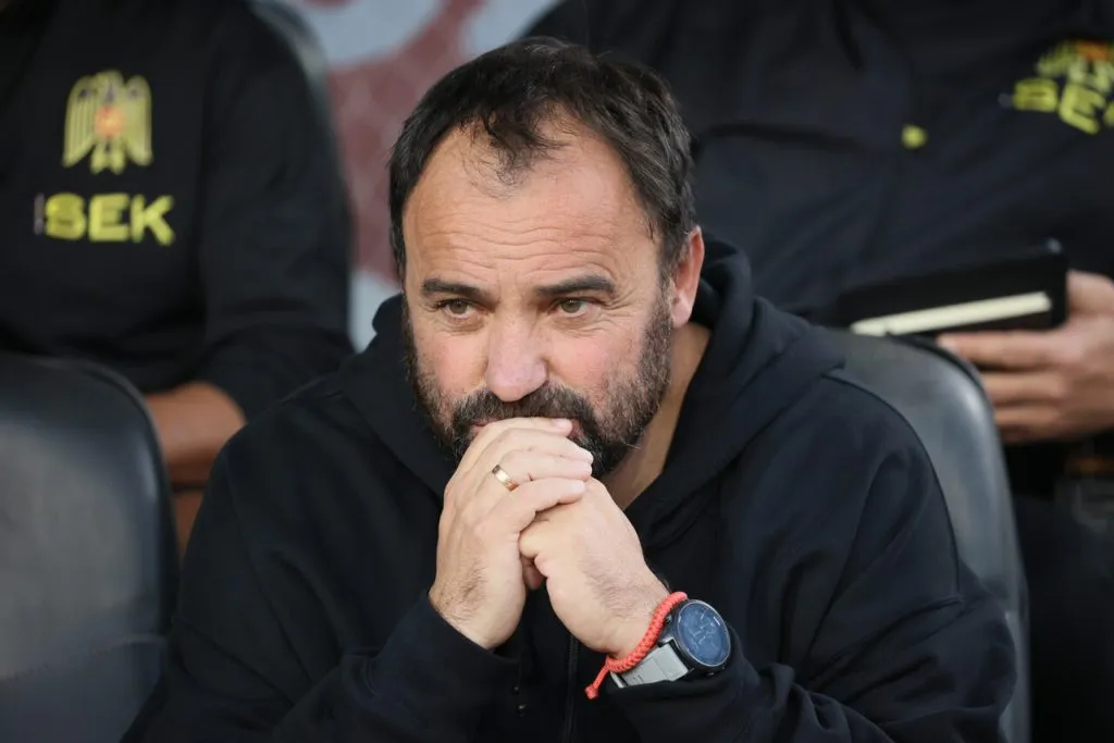 Sierra deja la banca de la Unión Española | Foto: PHOTOSPORT