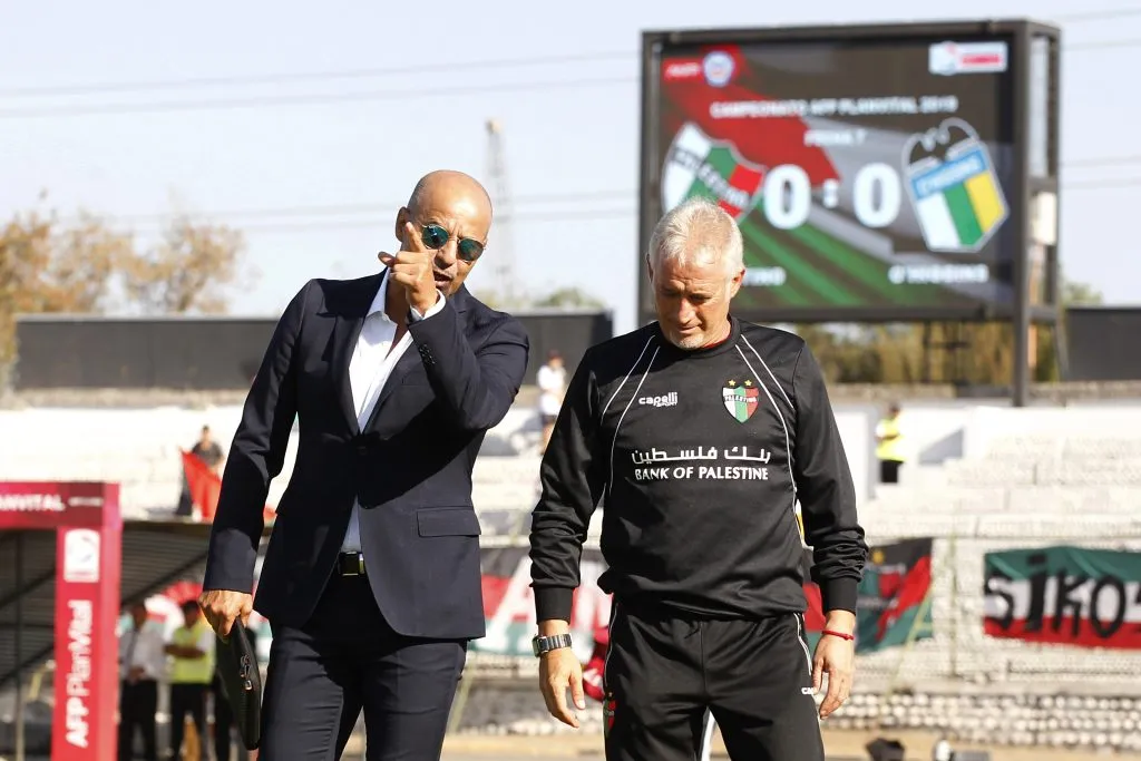 Futbol, Palestino vs O’Higgins
Septima fecha, campeonato Nacional 2019
El entrenador de O’Higgins Marco Antonio Figueroa toma su lugar antes del partido de primera division realizado en el estadio Municipal de La Cisterna en Santiago, Chile.
05/04/2019
Dragomir Yankovic/Photosport
Football, Palestino vs O’Higgins
7th date, 2019 National Championship
O’Higgins manager Marco Antonio Figueroa, takes his place prior the first division football match held at the Municipal de La Cisterna stadium in Santiago, Chile.
05/04/2019
Dragomir Yankovic/Photosport