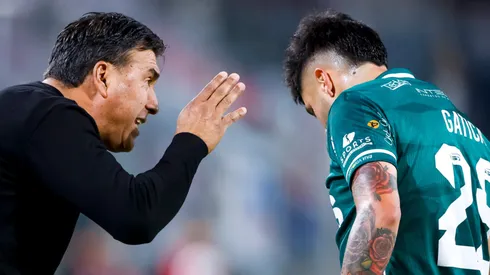 Aseguran que Héctor Robles sería despedido de Wanderers en las próximas horas (Photosport).