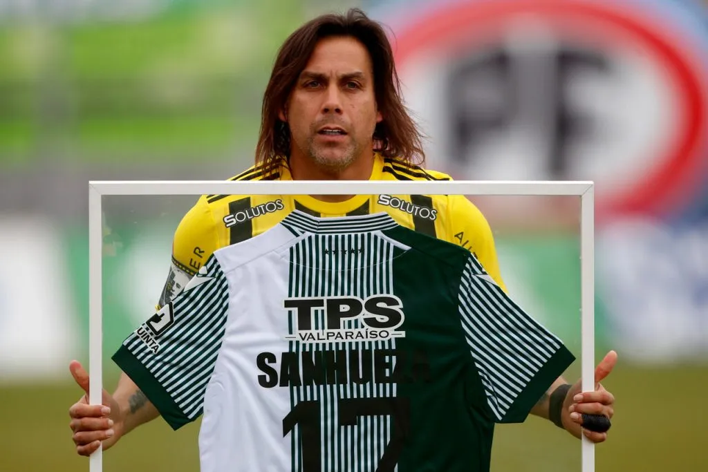 Arturo Sanhueza integró el plantel campeón del 2001 en Santiago Wanderers (Photosport).