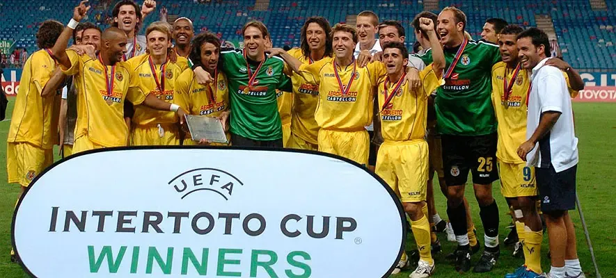 Villarreal tras el título en la Copa Intertoto 2004.