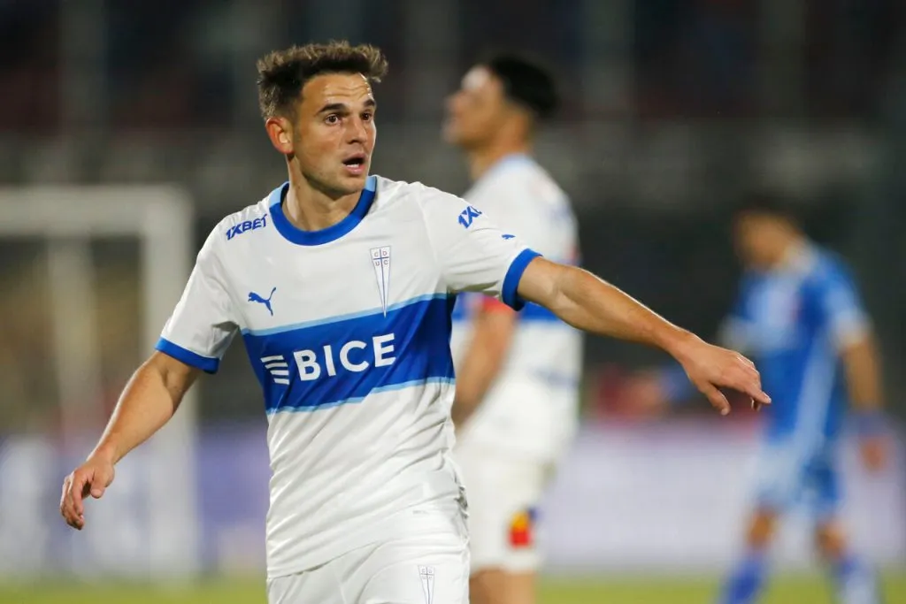 Lucas Menossi, llegó como referente de Tigre, pero terminó devolviendo camiseta en la UC (Photosport).