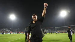 Jorge Almirón seguirá siendo el DT de Colo Colo luego de una larga novela en Macul. (Photosport).