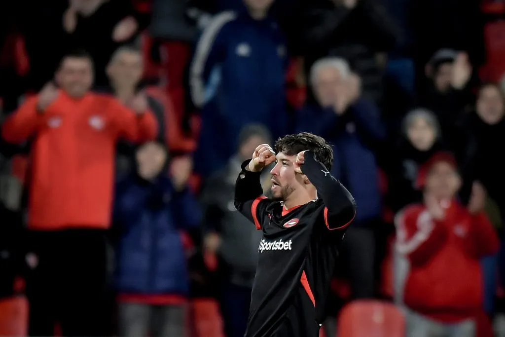 Felipe Loyola fue ovaciado en el triunfo de Independiente. (Foto: Getty)